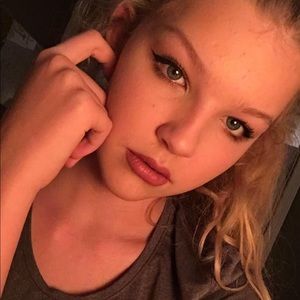 Meet your Posher, Brittney